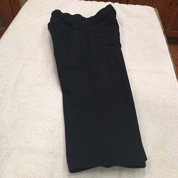 Riders by Lee Pants - Riders Black size 6 capris embroidered pockets zippered button 5 pockets